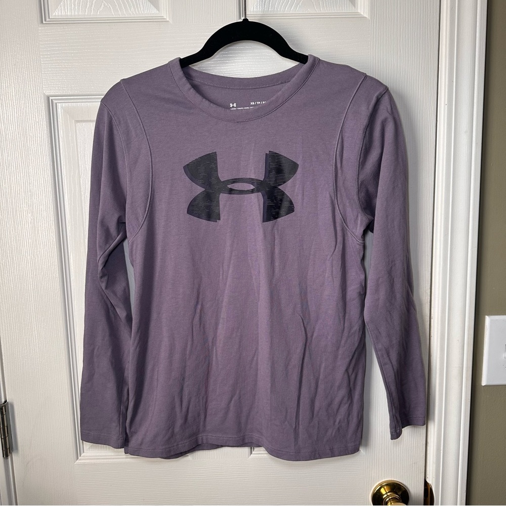 Under Armour Shirt Women Purple Long Sleeve Heatgear Gym
Size XS
